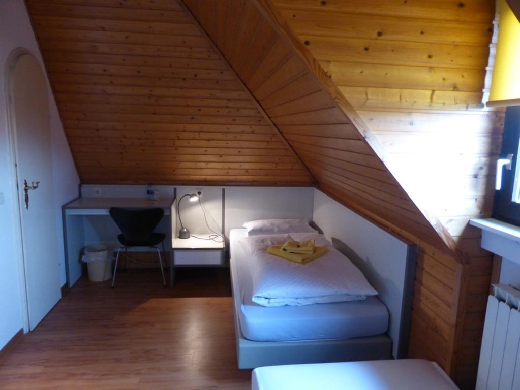 Gaestehaus An Der Rheinbruecke Altlussheim Extérieur photo