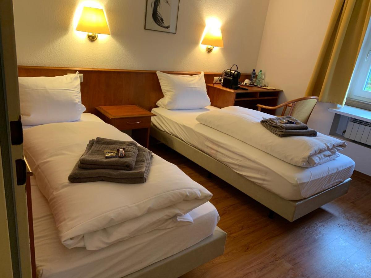 Gaestehaus An Der Rheinbruecke Altlussheim Extérieur photo