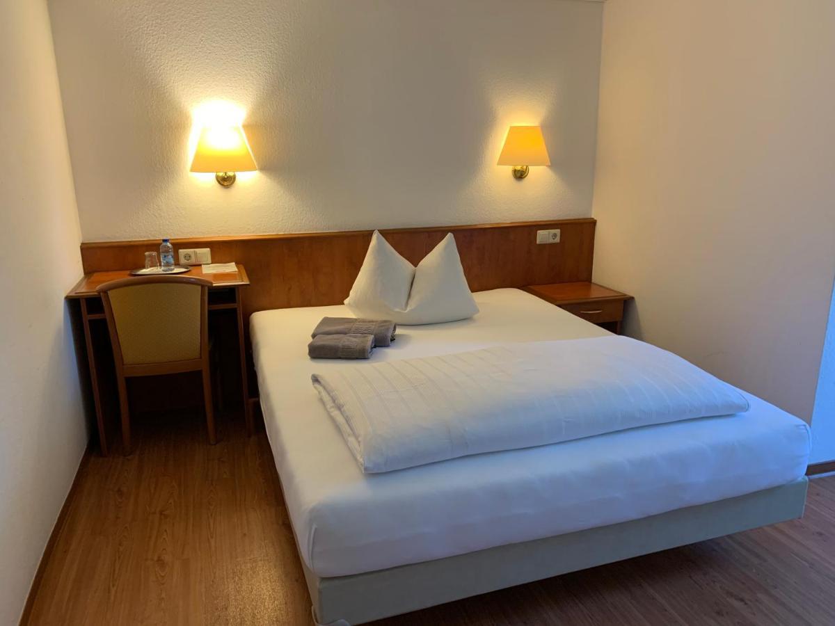 Gaestehaus An Der Rheinbruecke Altlussheim Extérieur photo